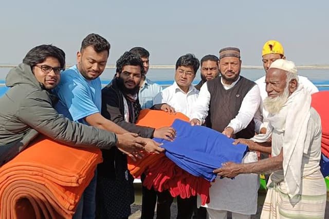 কুড়িগ্রামে শীতার্তদের পাশে সন্ধানী ঢাকা মেডিকেল কলেজ